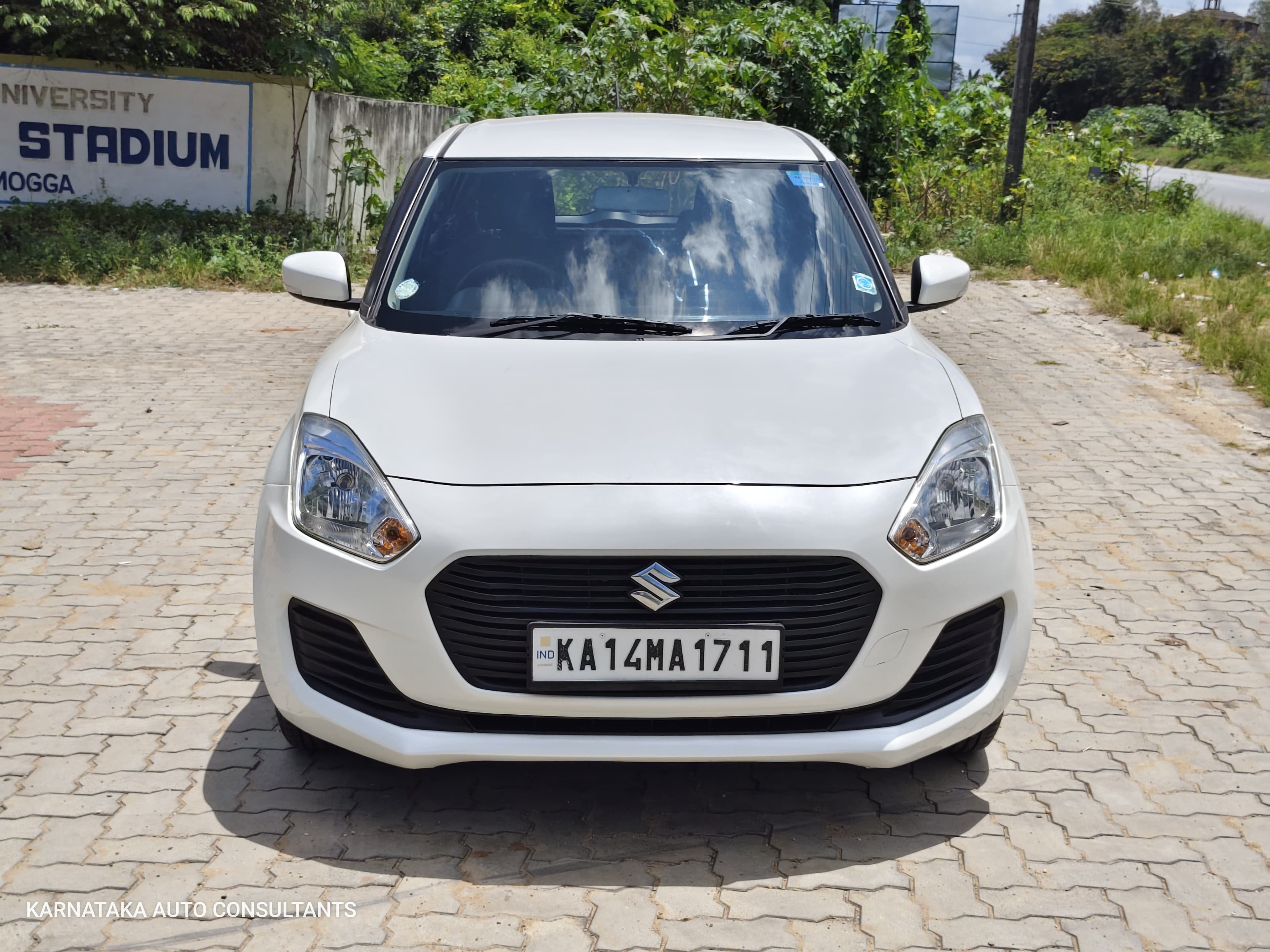 Maruti Suzuki Swift photo 1