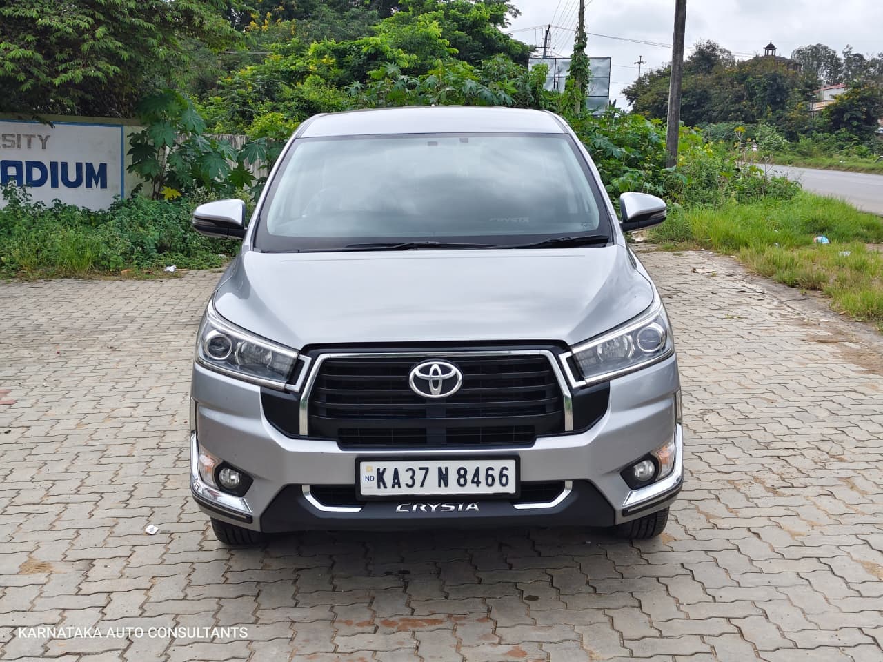Toyota Innova Crysta photo 1